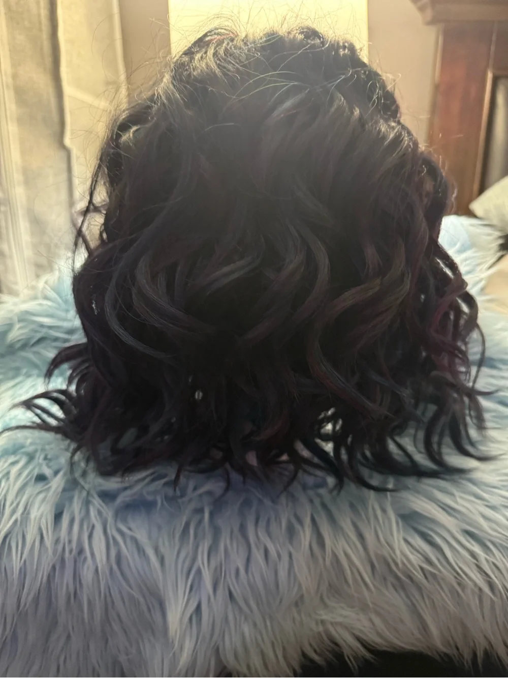 Luxurious Black Wavy Women's Wig - Classic Natural Look